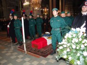 The casket enveloped in the Navy Italian flag, on the cushion his medals and military ranks